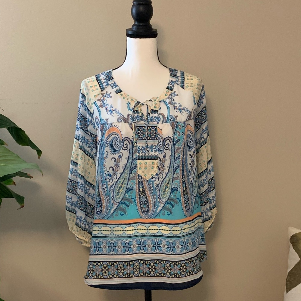 D O N A T E D 
Valerie Stevens Blue and Cream Paisley Blouse B61